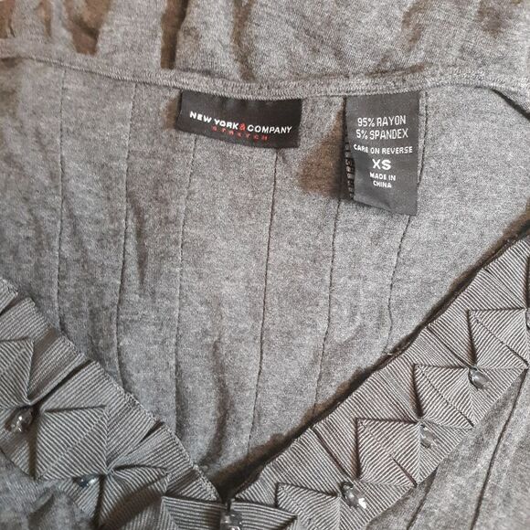 New York and Company v neck dress - Picture 2 of 4